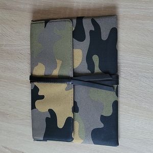 Stella & Dot Bellamy Camo Clutch